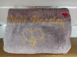 Osuška s nápisom Náš Beesley