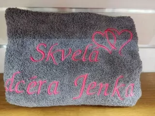 Osuška s nápisom Skvelá dcéra Jenka