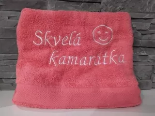 Osuška s nápisom Skvelá kamarátka