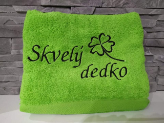 Osuška s nápisom Skvelý dedko