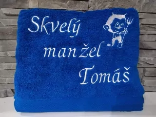 Osuška s nápisom Skvelý manžel Tomáš