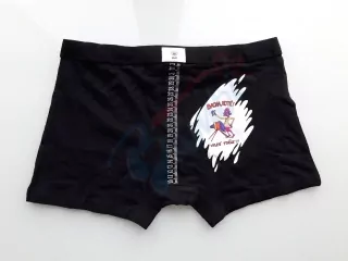 Boxerky-Bacha kotě vyletí ptáček