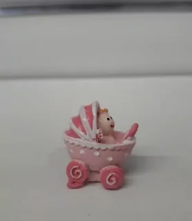 Postavička dievčatko v kočíku