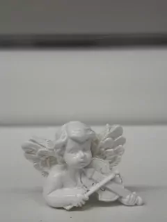 Mini biely anjelik s husľami