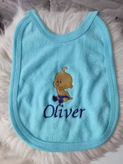 Vyšívaný podbradník s menom Oliver