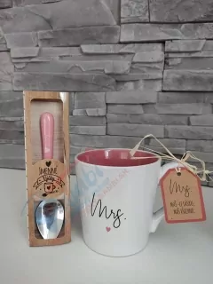 Sada s nápisom MRS.