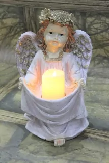 Anjel s LED sviečkou 31 cm