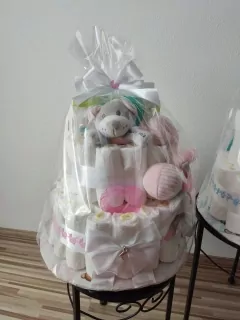 Dvojposchodová torta pre dievčatko