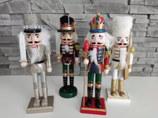 x Vianočný luskáčik 25cm - 4druhy