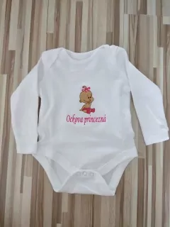 Body s vyšívaným textom: Ockova princezná