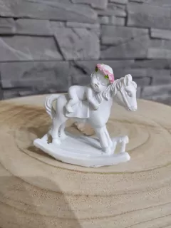 Dieťatko na koníkovi