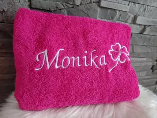 Osuška s menom Monika