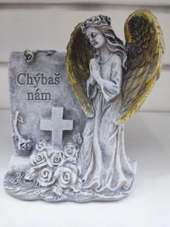 Anjel pri pomníku Chýbaš nám