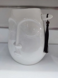 Váza tvár