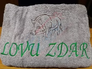 Osuška s nápisom LOVU ZDAR