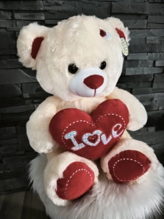 Plyšový medveď béžovej farby so srdiečkom „LOVE“ 🧸❤️ 40cm