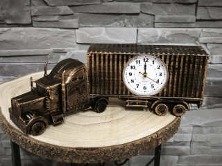 🚛 Kamión s hodinami v návesе – originálna dekorácia
