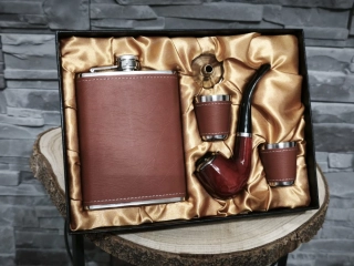 🥃 Darčeková sada – nerezová ploskačka s príslušenstvom hnedá
