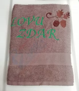 Osuška s nápisom Lovu zdar