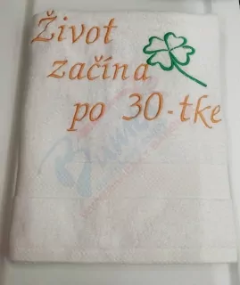 Osuška s nápisom Život začína po 30-tke