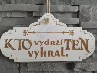 Drevená tabuľka Kto vydrží