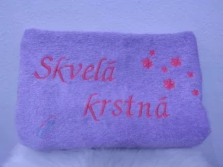 Osuška s nápisom Skvelá krstná
