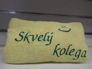 Osuška s nápisom Skvelý kolega