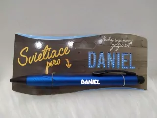 Svietiace pero Daniel