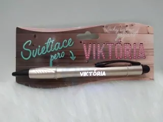 Svietiace pero Viktória