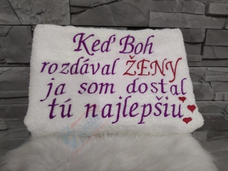 Osuška s nápisom Keď Boh rozdával ženy...