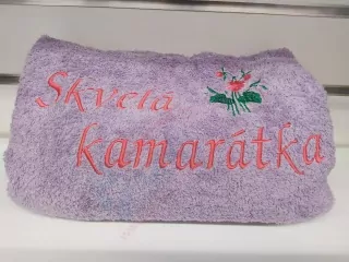 Osuška s nápisom Skvelá kamarátka