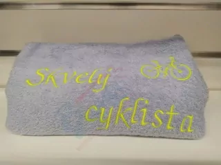 Osuška s nápisom Skvelý cyklista