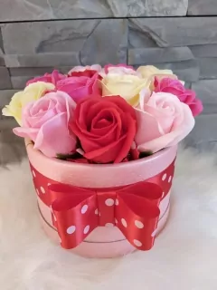 Mydlový flower box 13 ruží mix