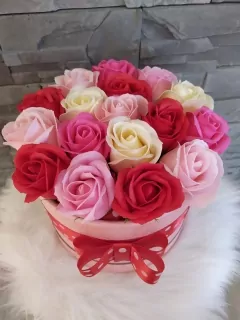 Mydlový flower box 17 ruží mix