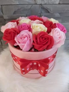 Mydlový flower box 25 ruží mix