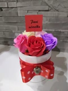 Mydlový flower box 5 ruží mix Pani učiteľke červený