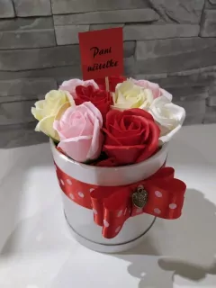 Mydlový flower box 9 ruží mix Pani učiteľke 