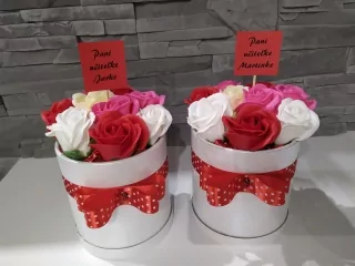 Mydlové flower boxy pre Pani učiteľky Jarku a Martinku 9 ruží