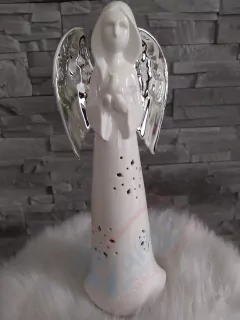 Anjel so striebornými krídlami