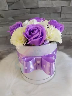 Mydlový flower box mix s fialovou mašľou