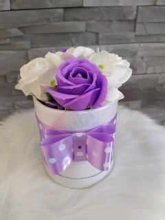 Mydlový flower box mix s fialovou mašľou menší
