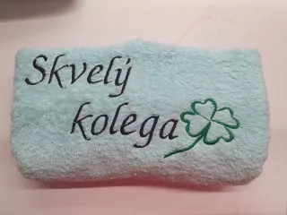 Osuška s nápisom Skvelý kolega 