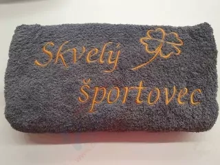 Osuška s nápisom Skvelý športovec 