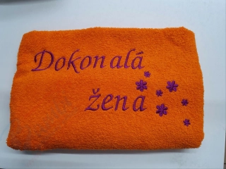 Osuška s nápisom Dokonalá žena 