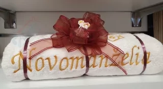 Osuška s nápisom NOVOMANŽELIA