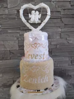 Osušková torta s Anjelikmi na hojdačke v srdiečku