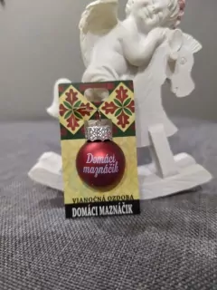 Vianočná gulička s nápisom Domáci maznáčik