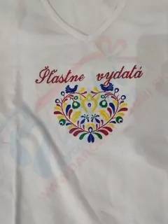 Vyšívané dámske tričko s folklórnym vzorom