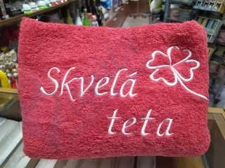 Osuška s nápisom Skvelá teta