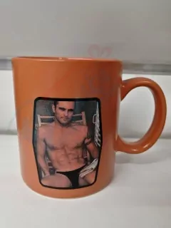 Vyzliekací hrnček muž- oranžový